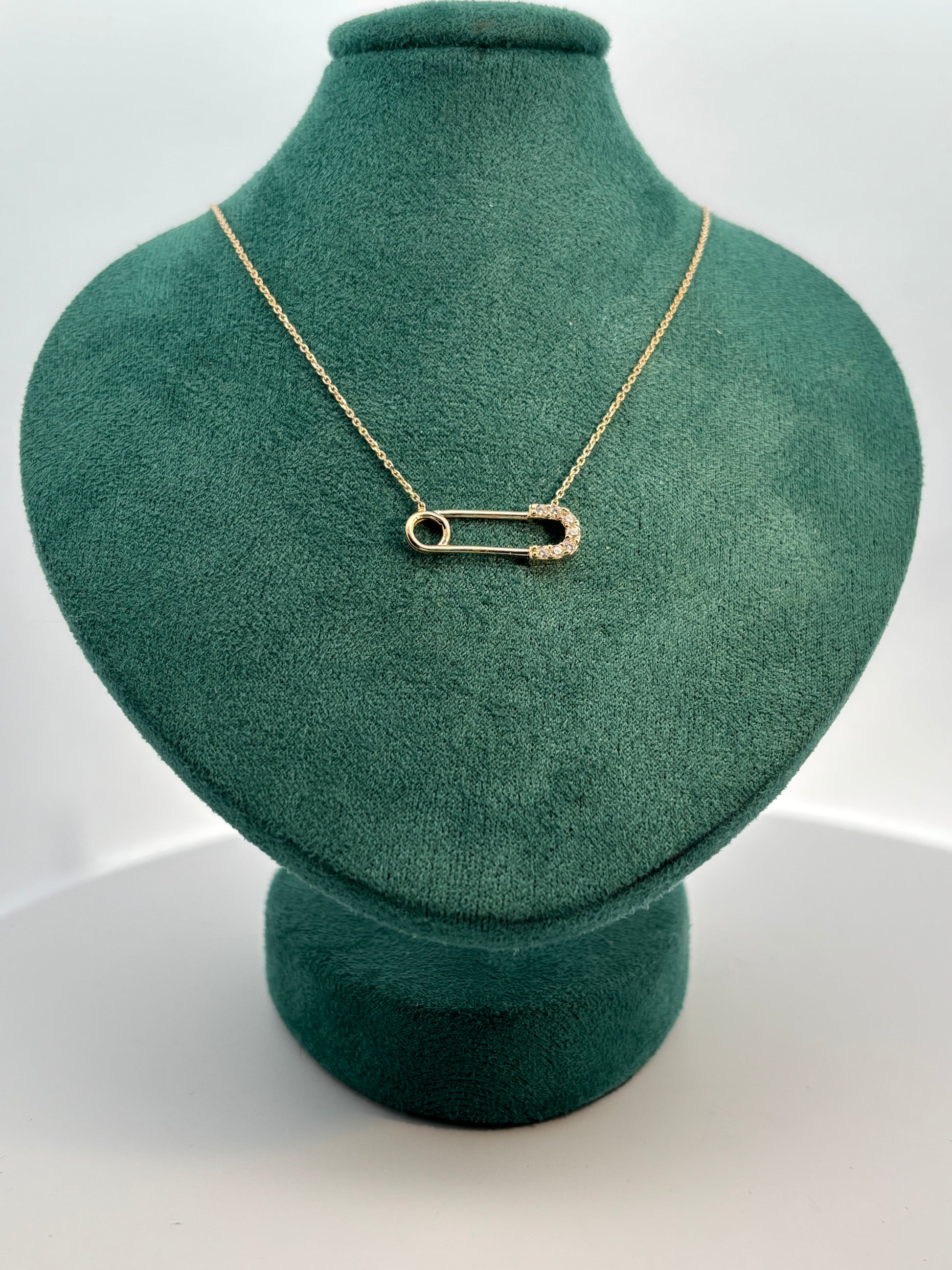 Collar de Oro Amarillo 10 Kilates con Zirconia Suiza