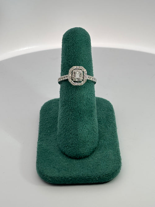 Anillo de Oro Blanco 14 Kilates con Diamantes Naturales