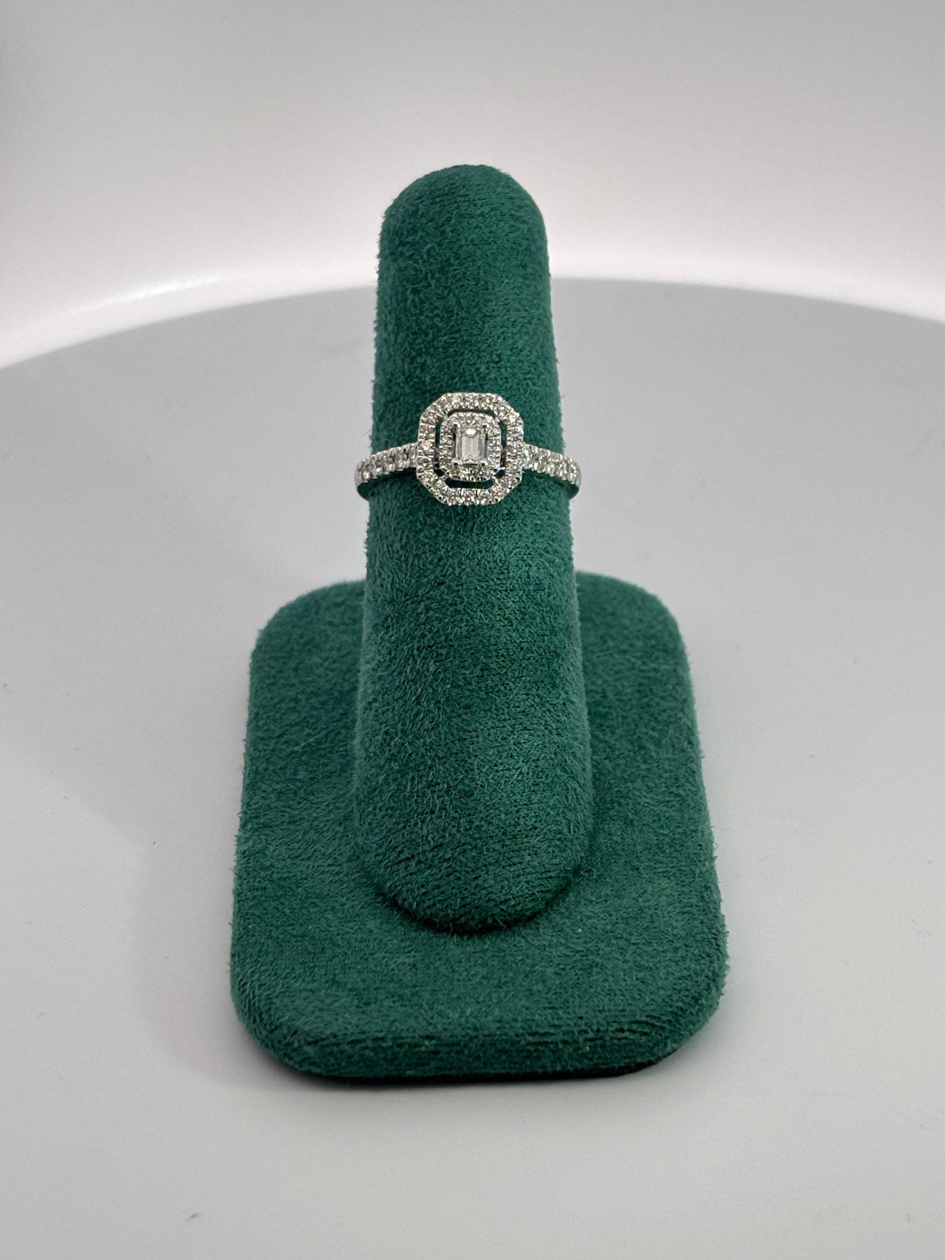 Anillo de Oro Blanco 14 Kilates con Diamantes Naturales