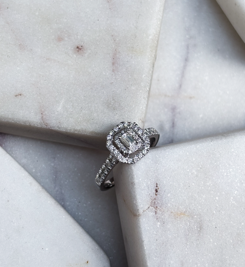 Anillo de Oro Blanco 14 Kilates con Diamantes Naturales