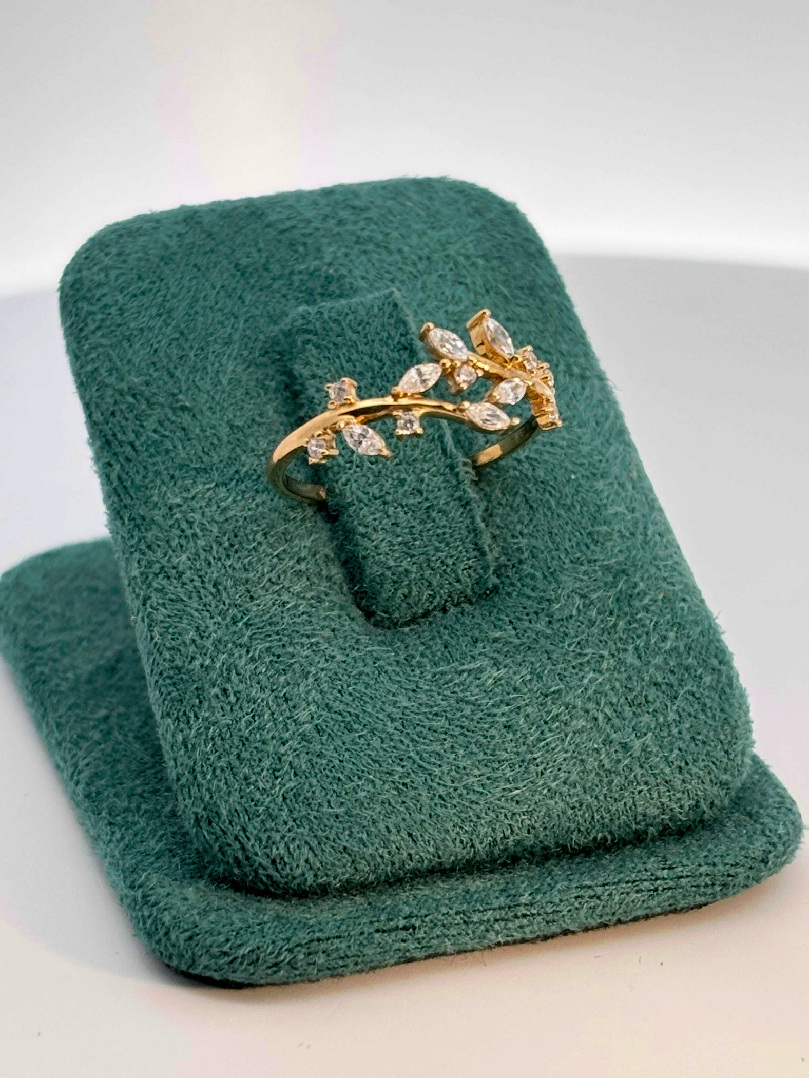 Anillo "enredadera" oro 10k Zirconia Suiza