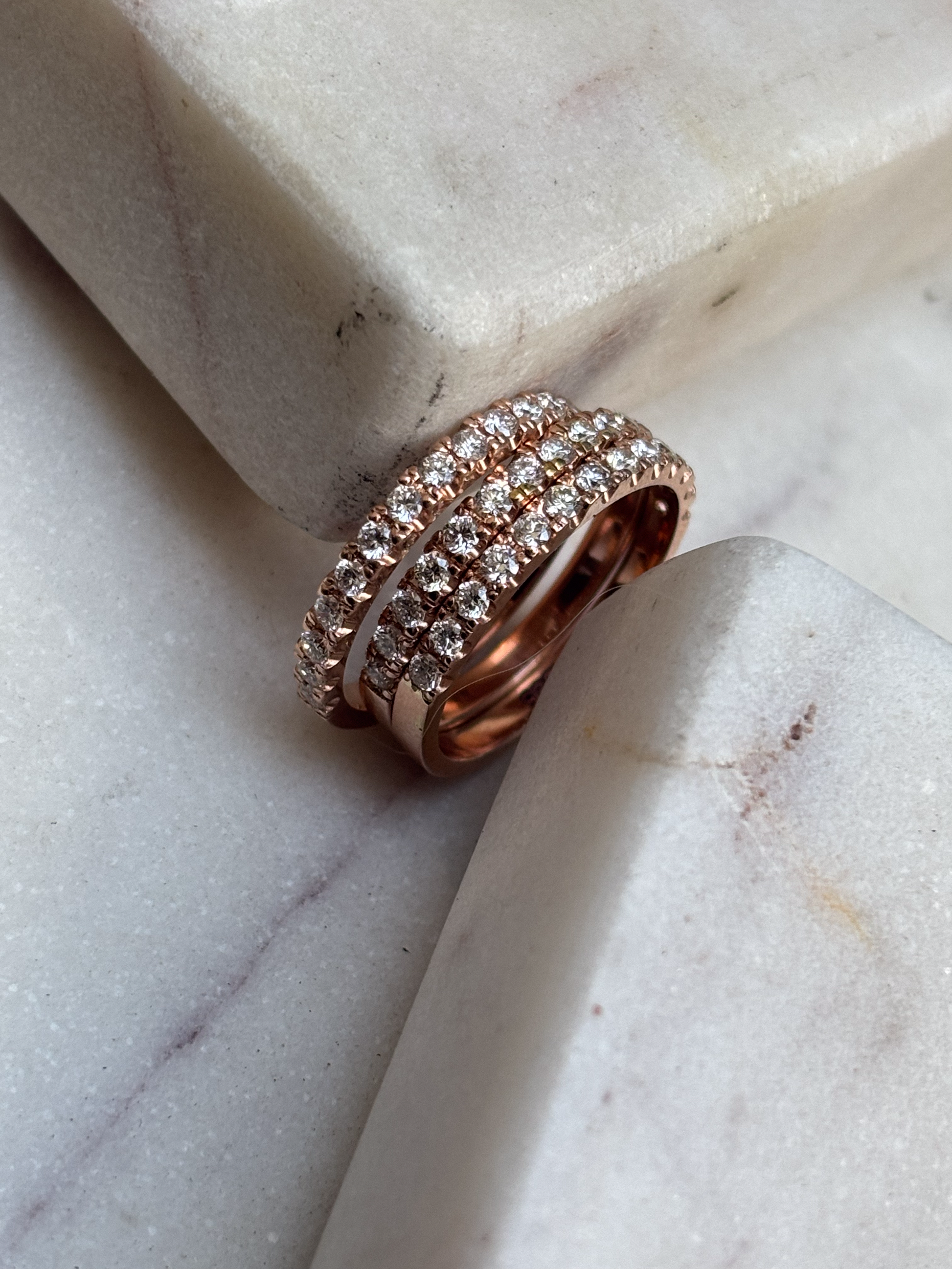 Anillo media churumbela en Oro de 14k con diamantes naturales