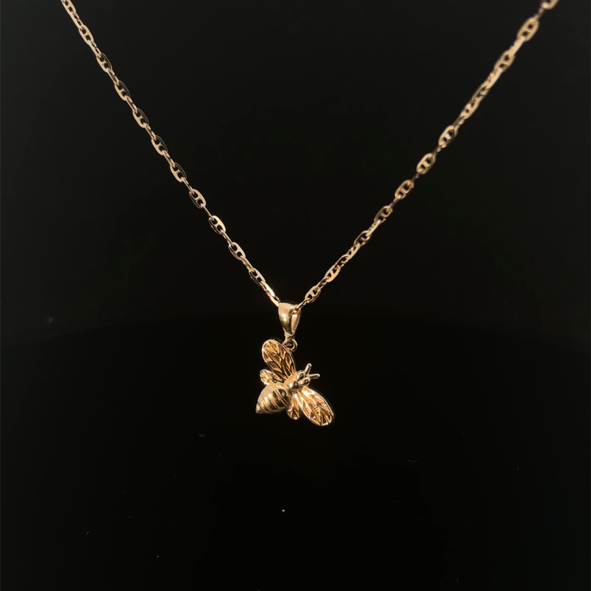 Cadena y dije "Abeja" oro 10k